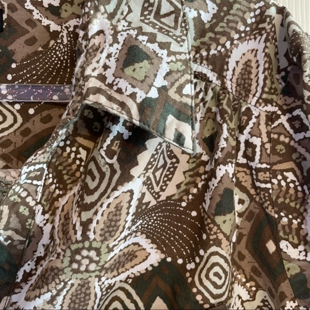 Geometric Patterned Cool Top - Picture 4 of 13